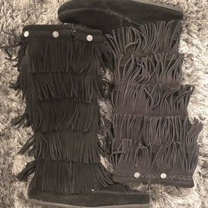 Black fringe boots